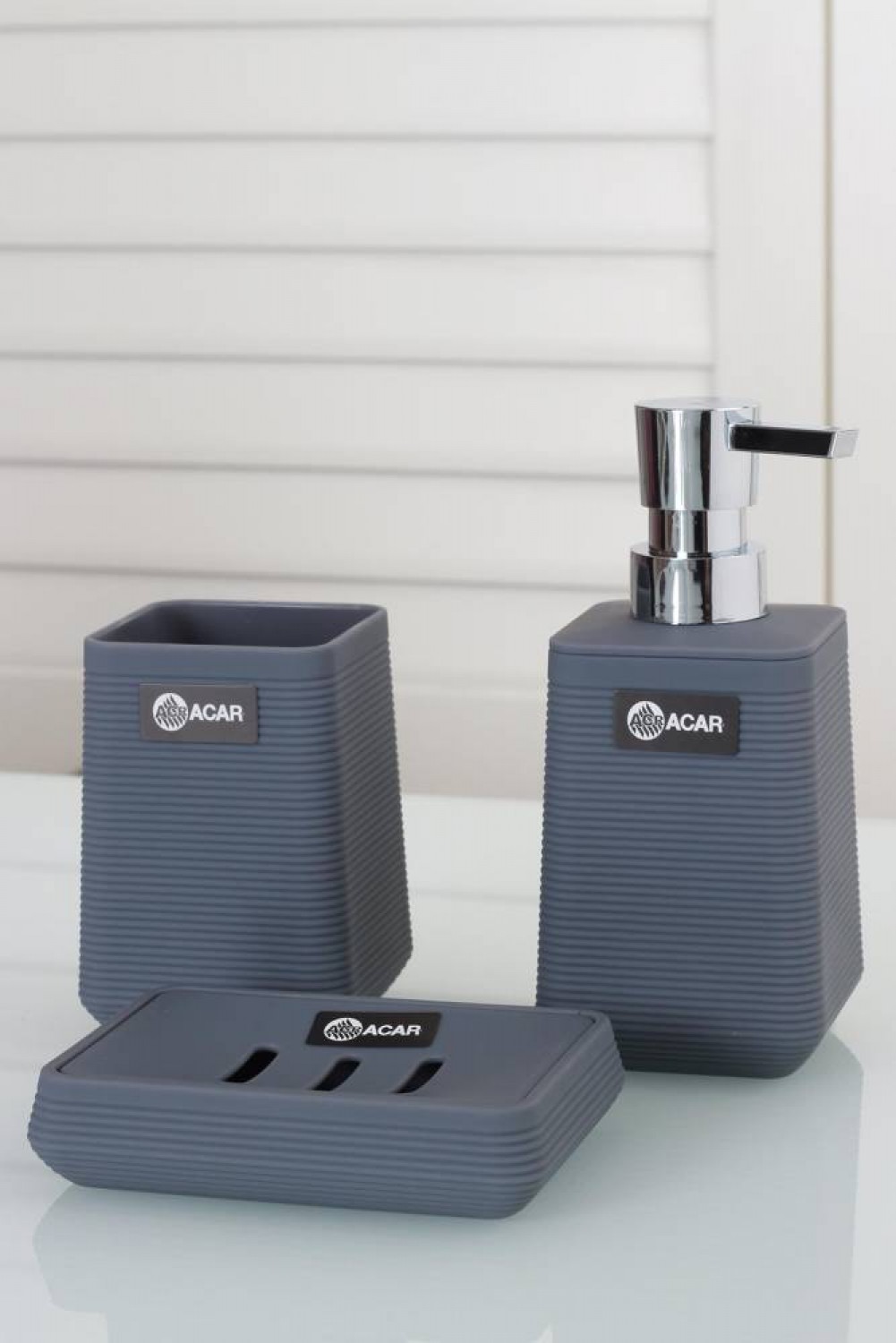 Acar 3`Lü Akrilik Çizgili Kare Banyo Seti AKR-11277/4 Acar 3`Lü Akrilik Çizgili Kare Banyo Seti AKR-11277/4